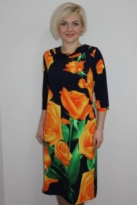 Платье женское "П1134" масло (оранжевые розы, цвет черный)